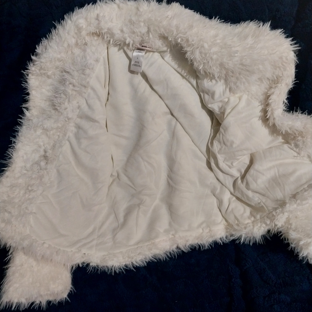 Women's White Fuzzy Jacket - Picture 4 of 12